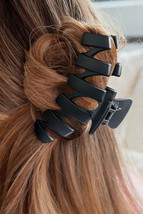 Black Plastic Resin Non-Slip Large Hair Claw - $52.28 MXN