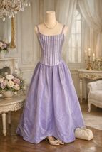 Pre-loved Partner

Jessica McClintock Lavender Prom Gown 5/6 USA 90s Bri... - $132.05