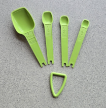 Tupperware Vintage Measuring spoons Green Set of 4 with ring - $227.45 MXN