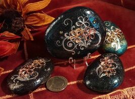Set of 4 Mixed Media Floral Spectral Rocks Set Paperweight Desk Decor Gi... - $18.17 CAD