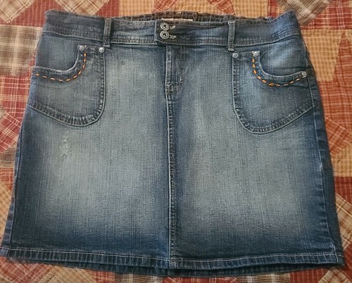 Paris Blues ~ Women&#39;s Size XL ~ Medium Wash ~ Cotton ~ 17&quot; Long Blue Jea... - $35.00