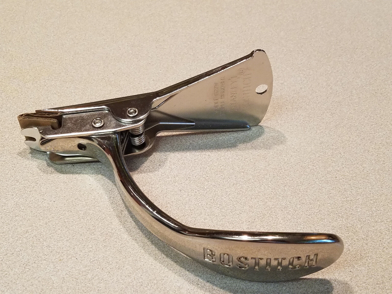 Stanley Bostitch Heavy Duty Staple Remover Model G27W (NEW) Staplers