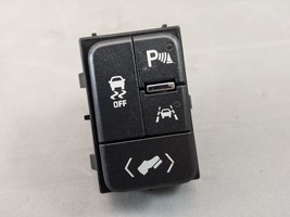 2016-2020 GMC Yukon Dashboard Cluster Traction Control Switch 2138D826 - £23.45 GBP