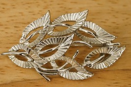 Vintage Costume Jewelry CORO Silver Tone Open Leaf Cluster Brooch Pin - £16.32 GBP