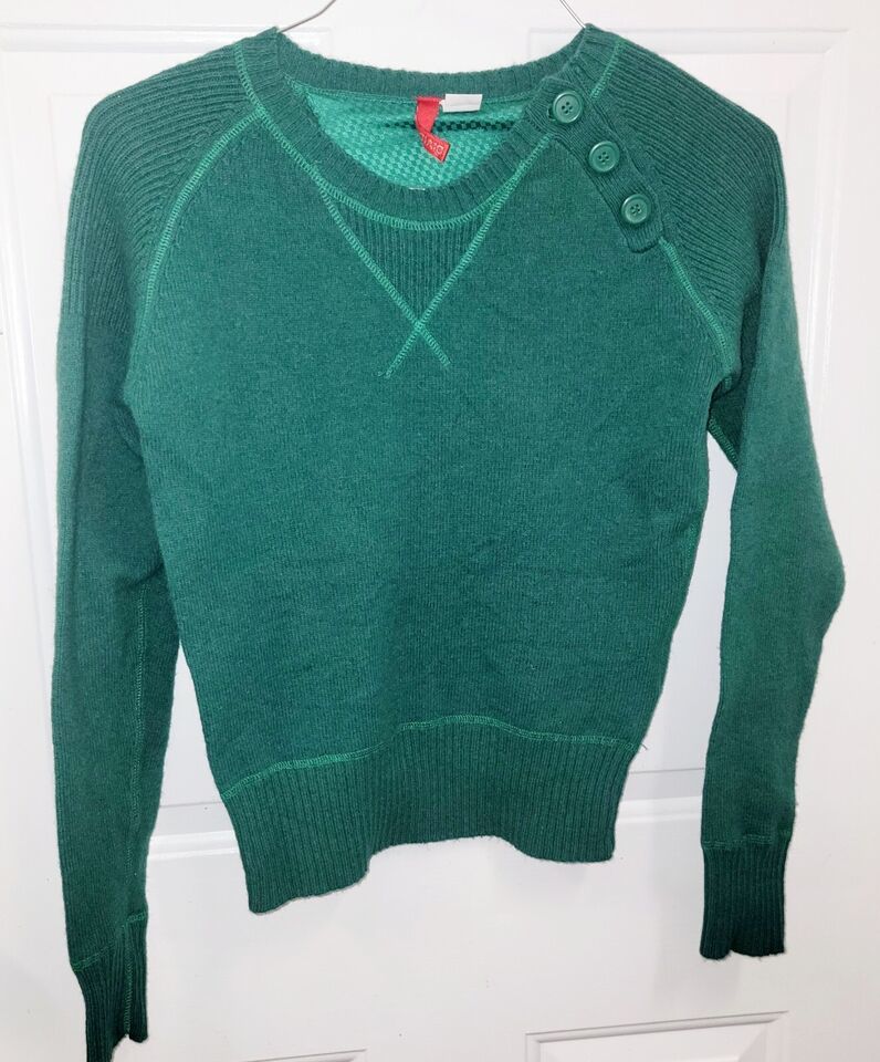 H&amp;M Divided Green Sweater Size 6 - $6.80