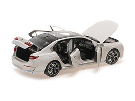 BMW i7 White Metallic 1/18 Diecast Model Car by Minichamps - $298.49