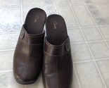 Clarks Leather Slip-On Comfort Mules Sz 9M Brown Button Embellished 2&quot; Heel - £22.31 GBP