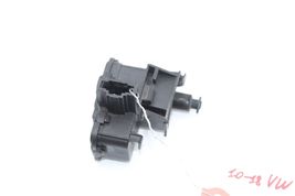 11-18 VOLKSWAGEN TOUAREG FUEL DOOR LOCK ACTUATOR Q0893 image 2