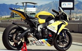 TechSpec 2008-2011 Honda CBR1000 Snake Skin Tank Grips - $1,434.34 MXN