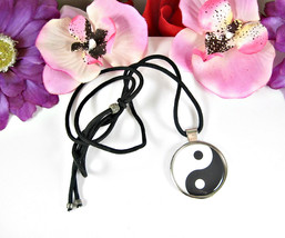 YIN YANG Ying Vintage NECKLACE Black and White Pendant Yin-yang Black Cord 26&quot; - £15.02 GBP