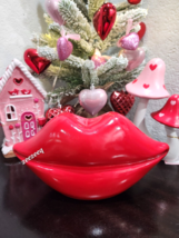 Valentines Day Red Lips Resin Figurine Tabletop Decor - £36.53 GBP