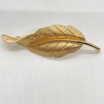 Vintage Avon Signed Leaf 2.5&quot; Brooch Pin Gold Tone Texture Polished - £7.77 GBP