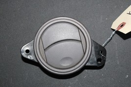 2000-2005 TOYOTA CELICA GT RIGHT HAND PASSENGER SIDE CENTER DASH AIR VENT K4742 image 2