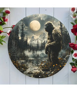 Sasquatch/Bigfoot Aluminum Metal Wall Art Decor - 8X8 Inch Round - Fores... - €7,63 EUR