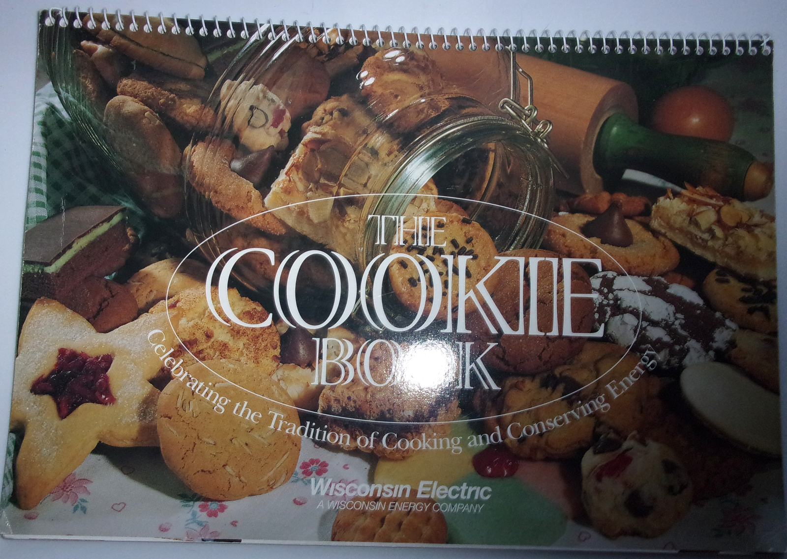 The Cookie Book Wisconsin Electric 1997 - $2.99