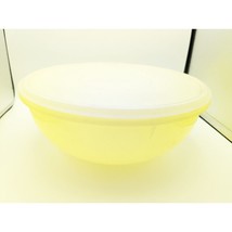 Vintage Tupperware serving bowl Round Food Container Yellow - £19.84 GBP