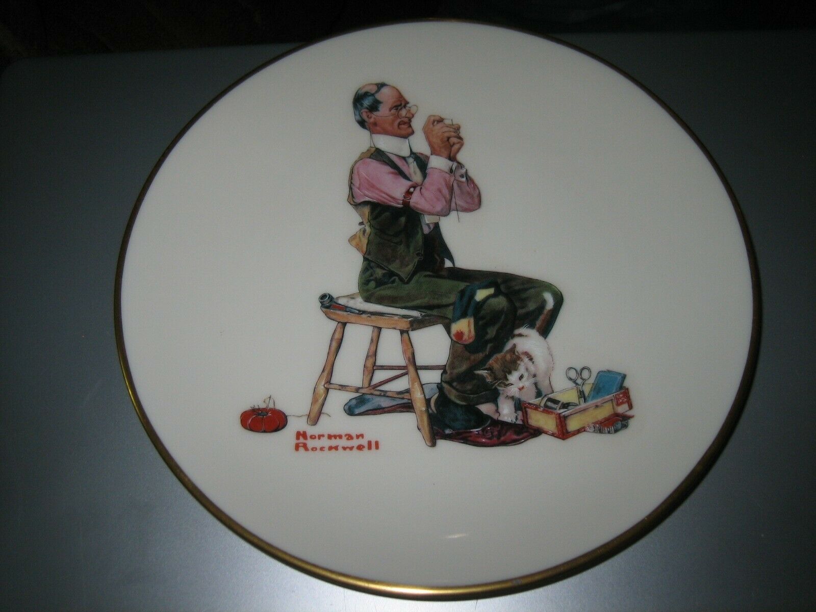 Danbury Mint Norman Rockwell "Man Threading a Needle" Gorham Collector Plate - £19.44 GBP