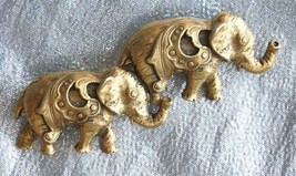Two Charming Elephants Textured Gold-tone Brooch 1970s vintage 2 1/2 &quot; - £11.32 GBP