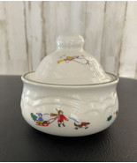 Snow Village Sugar Bowl with lid  Pfaltzgraff Stoneware White Red Green - $214.02 MXN