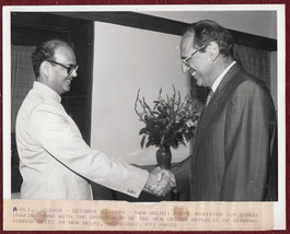 1990 Original Silver Gelatine Photo New Delhi V.P. Singh Seitz Diplomacy India - £14.24 GBP