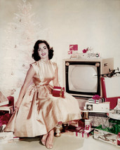 Elizabeth Taylor By Christmas Tree and Old Televsion Set 16x20 Canvas Giclee - £56.12 GBP