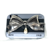 Vintage 1928 Brand Jewelry Co Brooch Pin Silver Tone Bow Faux Pearl Dangle - £16.42 GBP