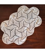 Vintage Estate Handmade Crochet Table Dresser Doily Approx 19x12&quot; Off Wh... - €10,42 EUR