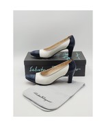 Salvatore Ferragamo Women&#39;s Sz 7 B White/Navy Pumps Degny 2052-241 Vtg - €51,71 EUR