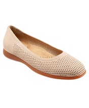 Trotters Darcey Women Slip On Ballet Flats Size US 9.5W Sand Perforated Nubuck - £30.78 GBP