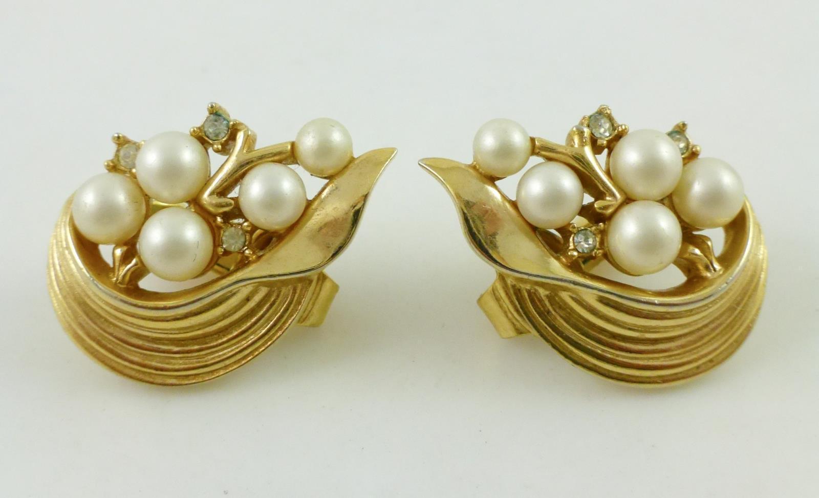 Primary image for TRIFARI White Faux Pearl and Rhinestone Gold-Tone Clip-on EARRINGS - FREE SHIP