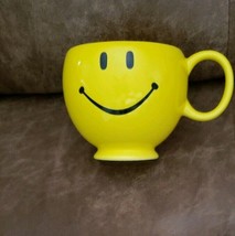 Smiley Face ~ Yellow Mug ~ 22 fl oz. ~ 4.25&quot; Tall Ceramic Mug - £16.76 GBP