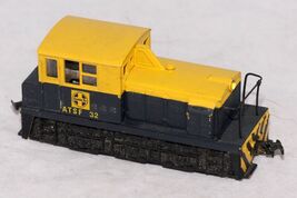 Bachmann HO Scale Santa Fe Yard Switcher Powered Diesel locomotive #32 - $19.75