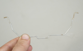 03-2006 porsche cayenne headlight cover bulb access lock spring clip holder - $17.87