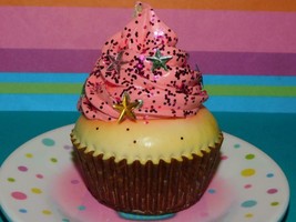 REALISTIC Faux Cupcake Dessert Kurt Adler Pink Icing Sparkle PlayFood Stage Prop - £7.74 GBP