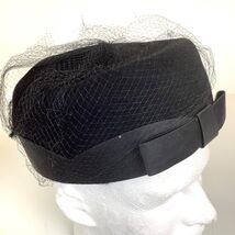 Vintage 1950s Black Hat Lace Veiled AbbeyE Derby Velour Merrimack Fur - $17.00