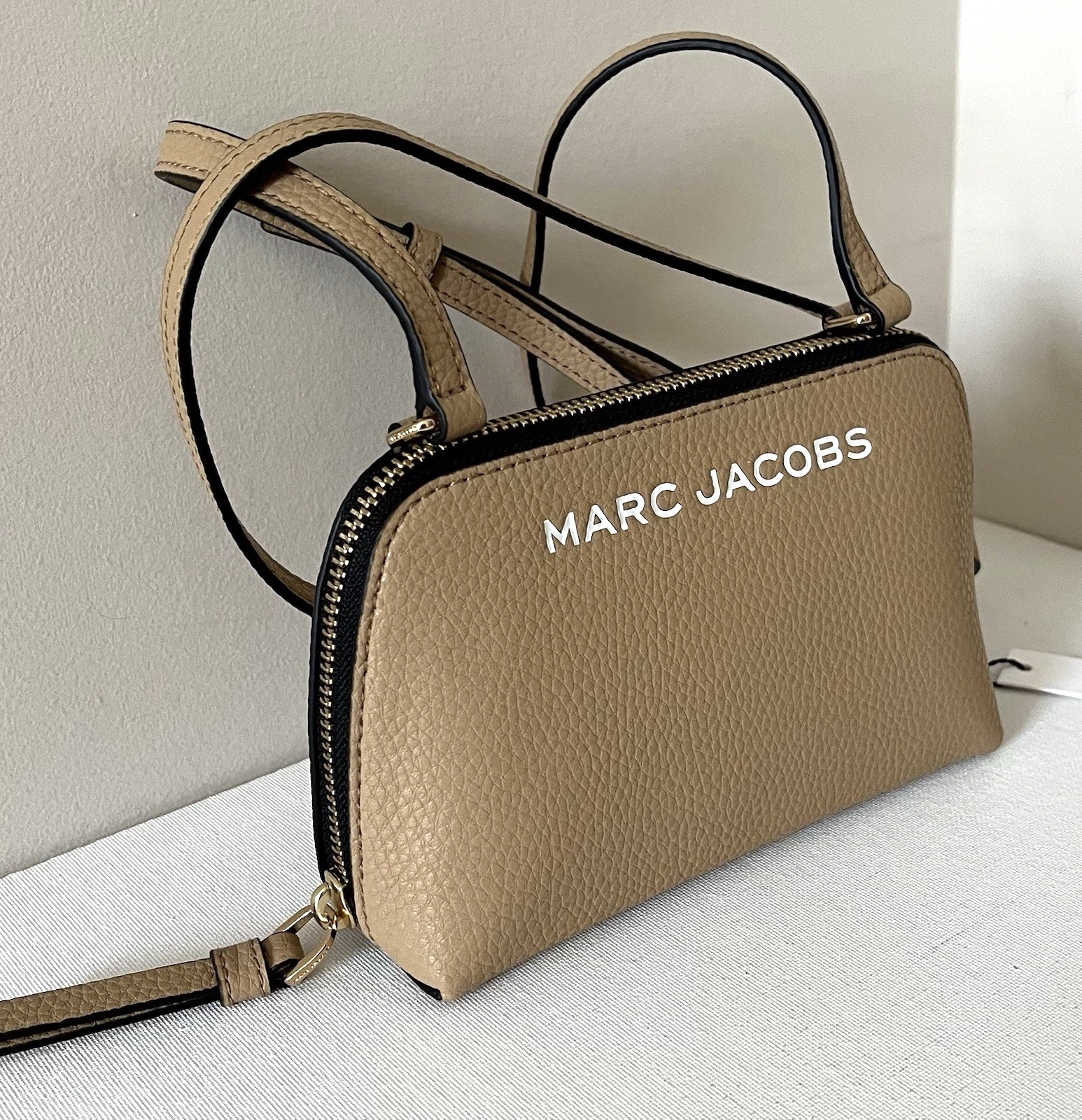 New Marc Jacobs Small Crossbody Pouch Pebble Leather Iced Coffee Item image 2