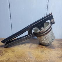 Vintage UNIVERSAL Potato Masher/Ricer MADE IN USA - £7.75 GBP