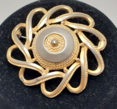 Gold Tone Floral Brooch Pin 2&quot; Diameter Vintage - £7.01 GBP
