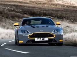 Aston Martin V12 Vantage S 2017 Poster 24 X 32 | 18 X 24 | 12 X 16 #CR-1277989 - £14.92 GBP+