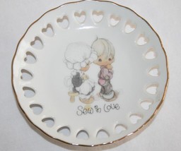 PRECIOUS MOMENTS Mini Plate 1985  &quot;Sew in Love&quot; with Stand #427 - $10.00
