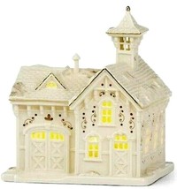 Lenox Mistletoe Park Lighted Carriage House Village Treasures Sculpture ... - £221.89 GBP