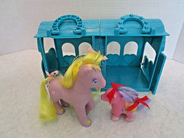 Vintage Tara Toy Pony Luv Aqua Horse Barn Double Stable Mom &amp; Baby Ponies - £15.66 GBP