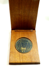 1973 Molodaya Gvardiya Publishing House Soviet Medal Coin Wood Box - £66.17 GBP