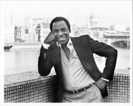 Robert Guillaume TV&#39;s Benson poses in London by Westminster Abbey 8x10 original - £15.73 GBP