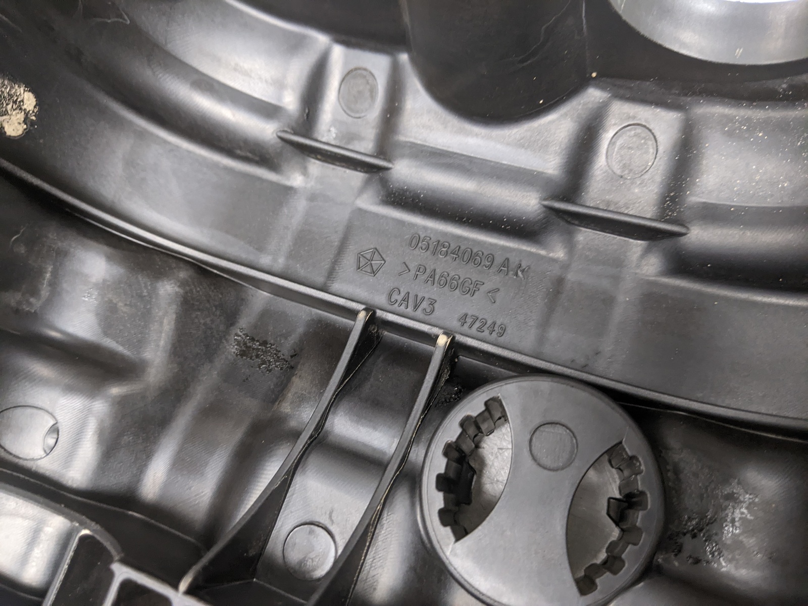 Left Valve Cover For 15-17 Chrysler  200  3.6 05184069AK - $54.40