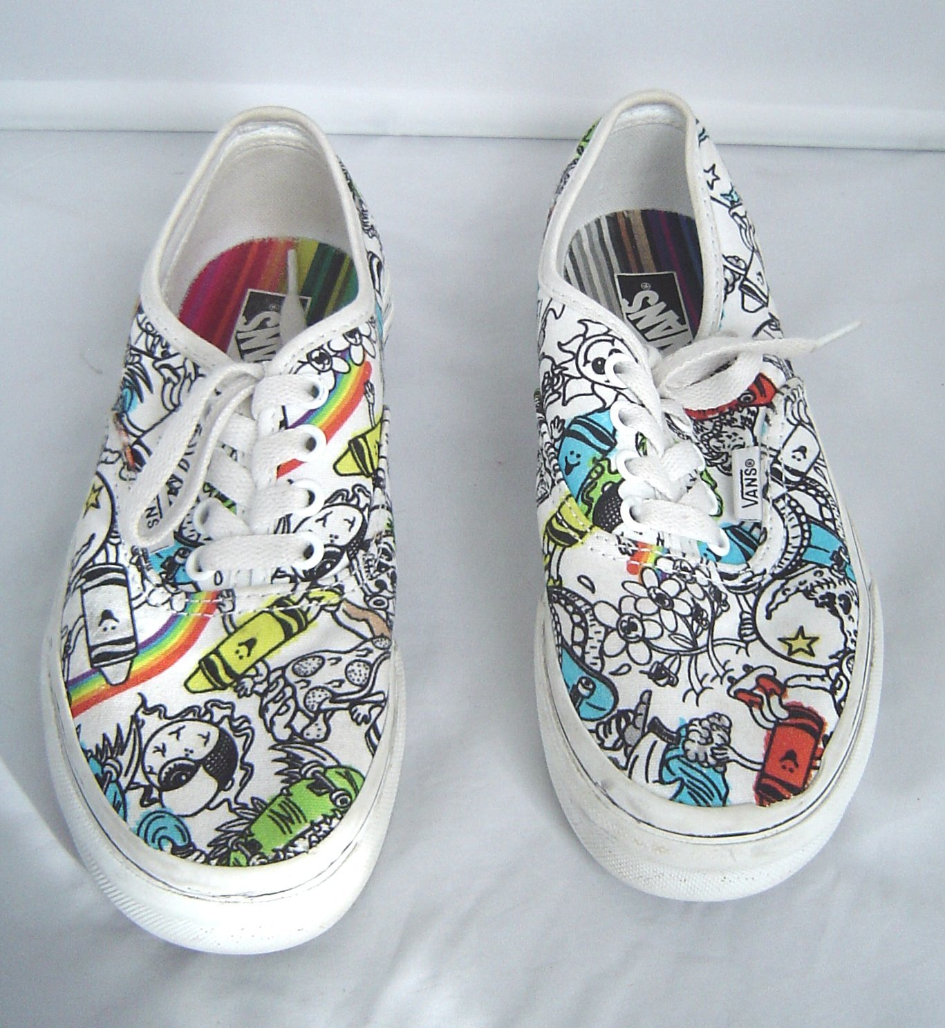 Vans CRAYOLA Low Top Sneakers Kids Size 2 White Graphic Crayon Print Shoes  - $24.99