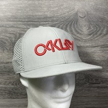 Oakley Snapback Hat Cap Adjustable Gray Red Embroidered Spell Out Logo Mesh - $10.69