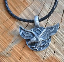 Men&#39;s Black Leather Necklace With A Flying Eagle Pewter Pendant Jewelry - $506.81 MXN
