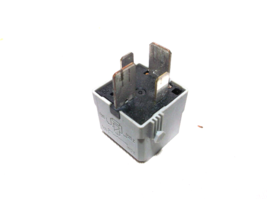 MERCEDES-BENZ/HELLA/ MULTIPURPOSE 4 PRONG RELAY image 3