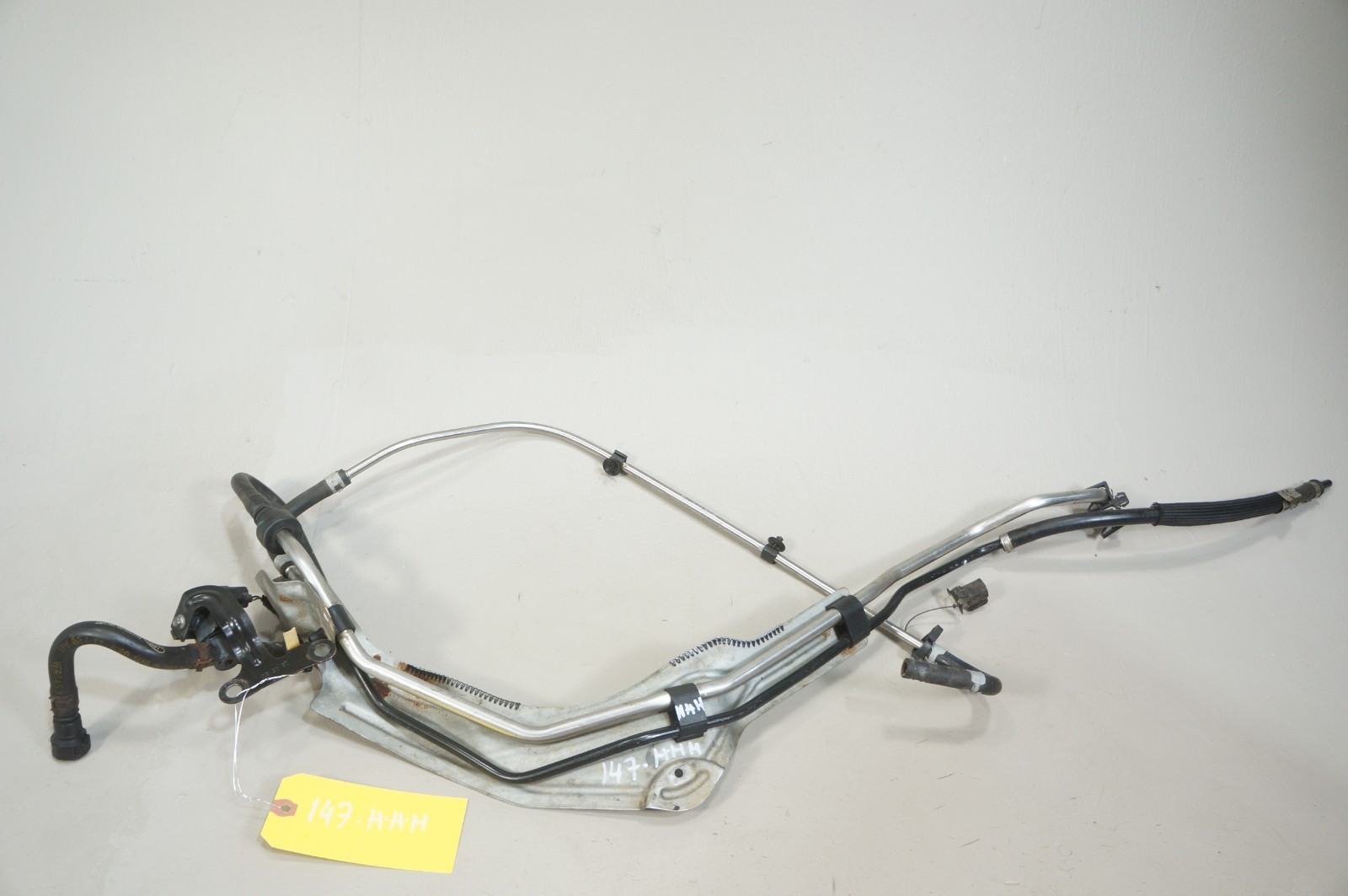 06-2009 land range rover sport L320 4.2l engine fuel rail undercariage Item image 2